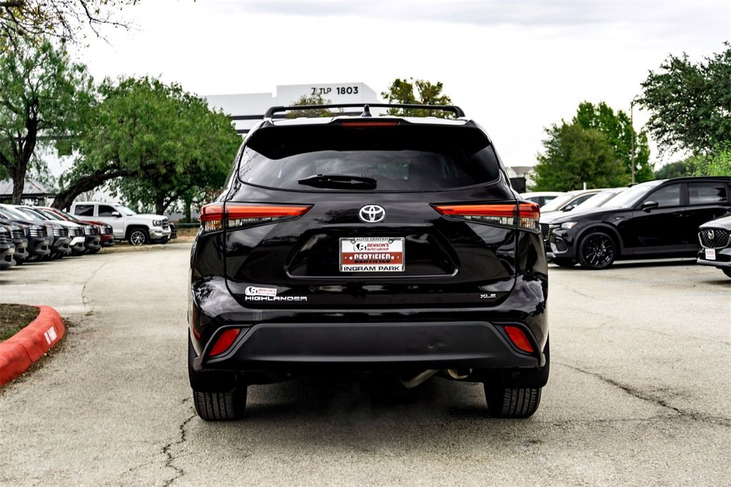 Used 2022 Toyota Highlander XLE image 6
