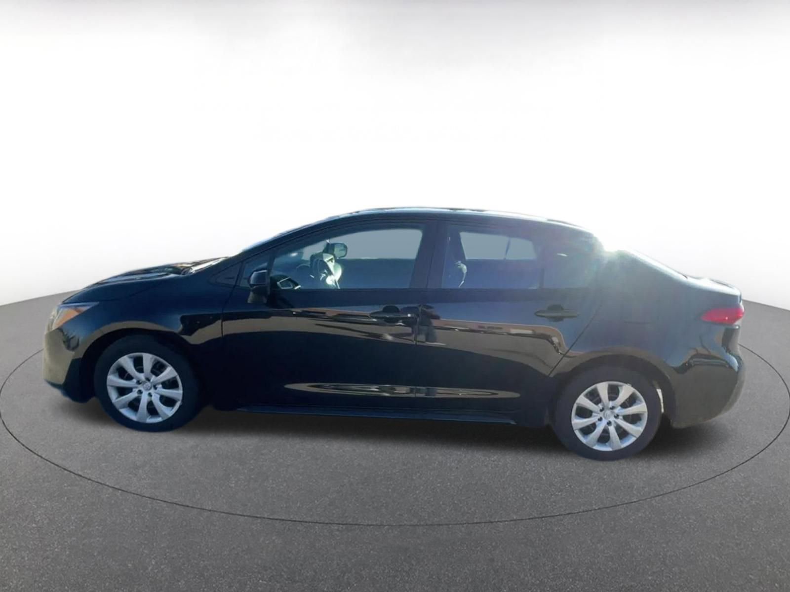 Used 2025 Toyota Corolla LE image 9