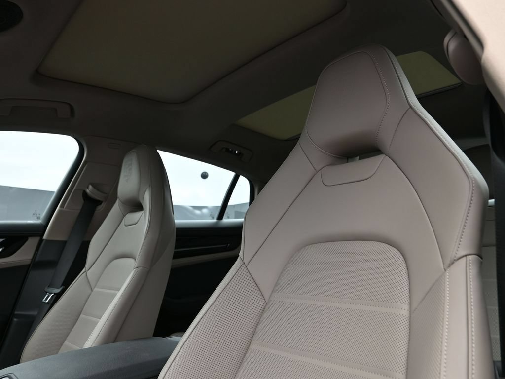Certified 2025 Porsche Panamera RWD image 16