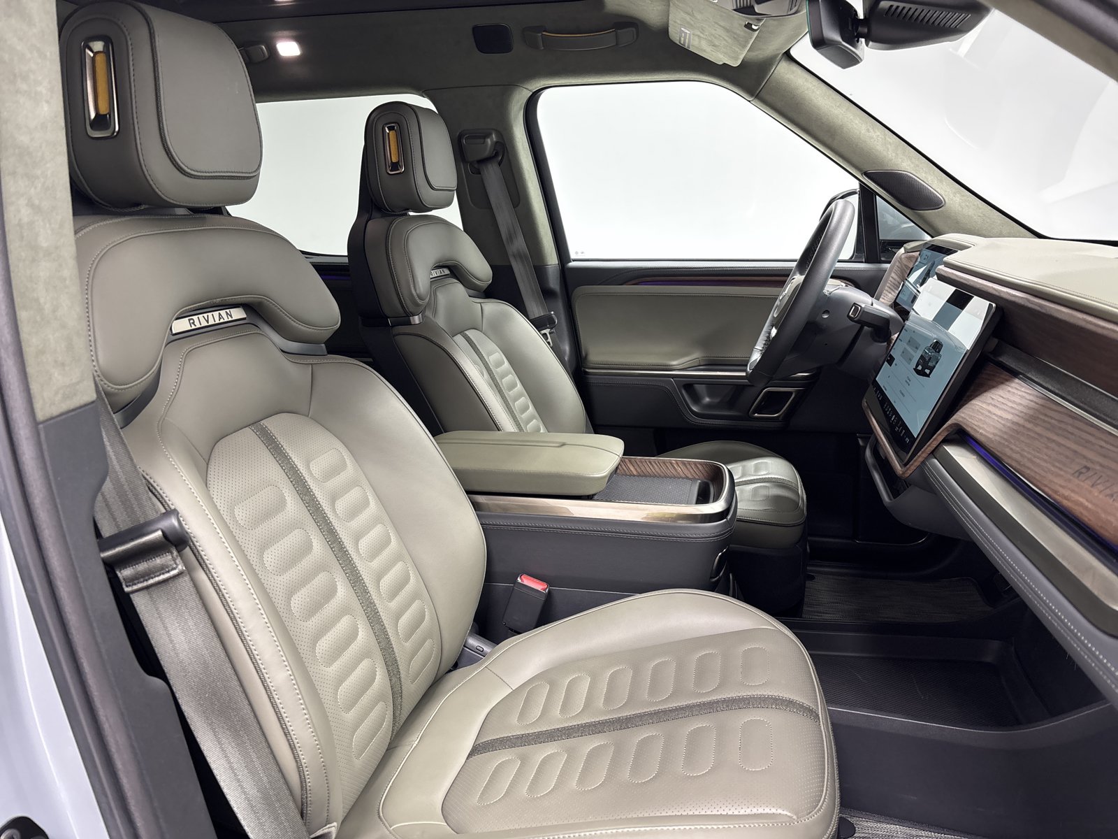 Used 2024 Rivian R1T Adventure AWD/4WD image 23