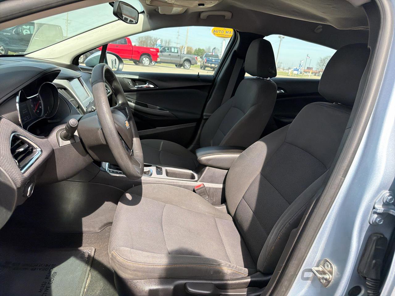 Used 2017 Chevrolet Cruze LS FWD image 11