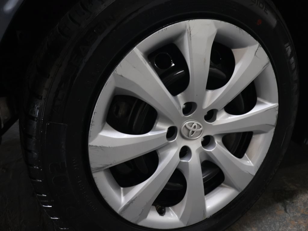 Used 2022 Toyota Corolla LE FWD image 31