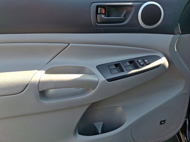 Used 2013 Toyota Tacoma 4x4 Double Cab w/ Limited Pkg image 13