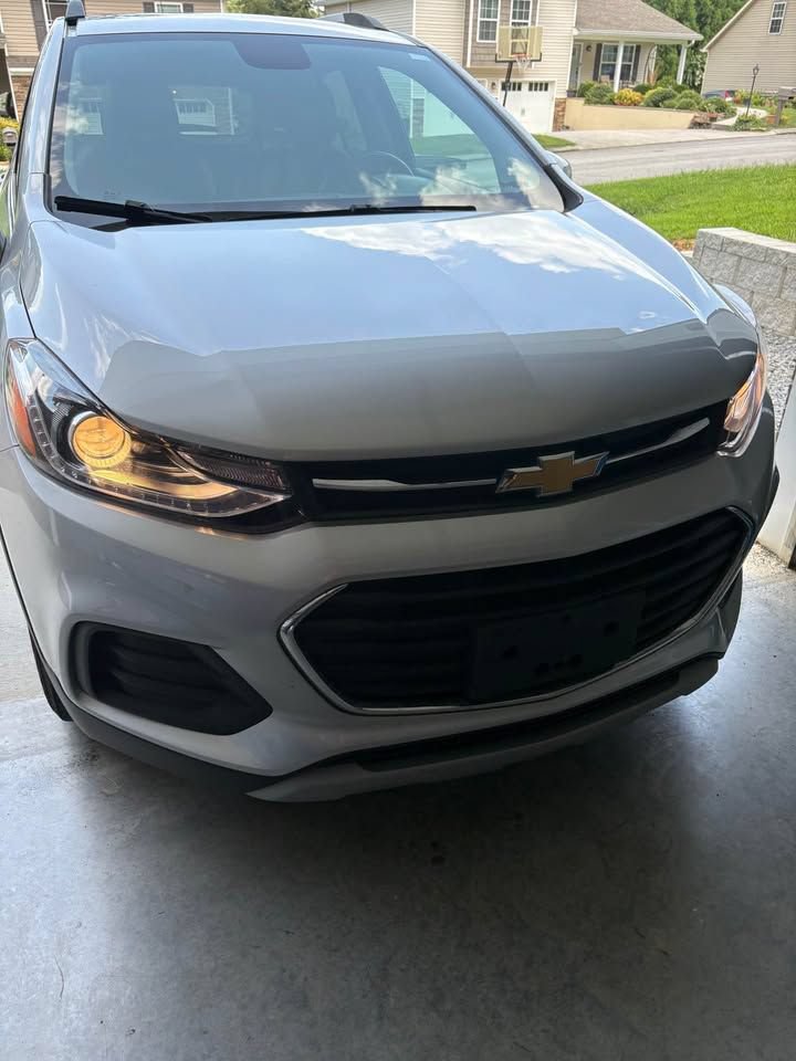 Used 2020 Chevrolet Trax LT w/ LT Convenience Package FWD image 2