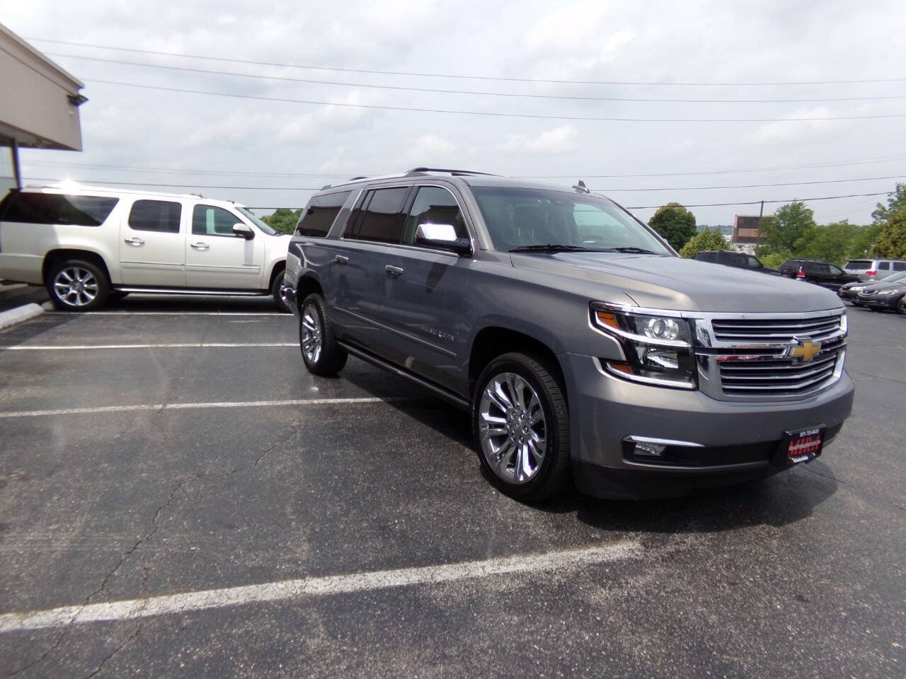 Used 2019 Chevrolet Suburban Premier w/ Premier Plus Edition AWD/4WD image 4