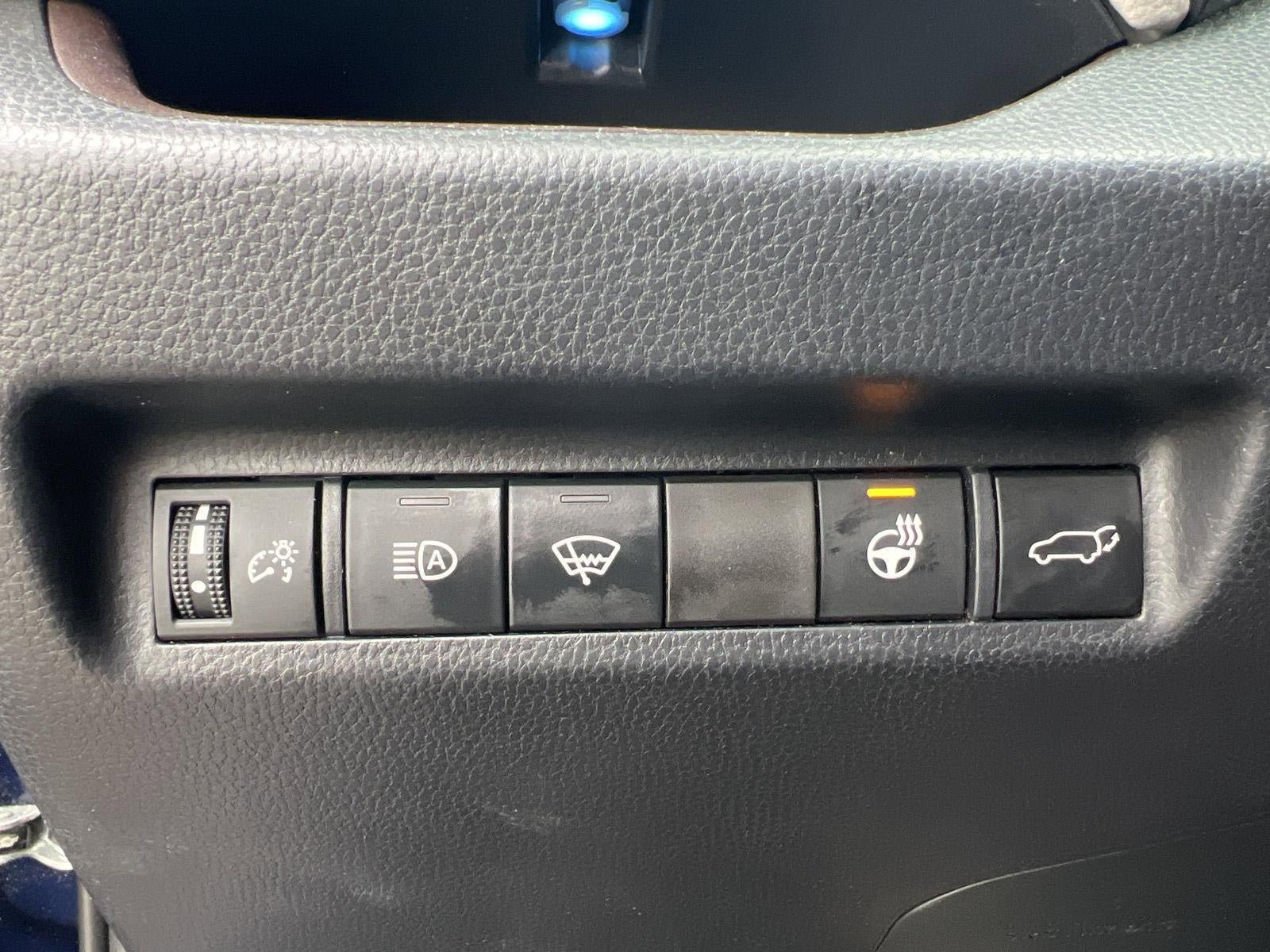 Used 2020 Toyota RAV4 Limited w/ Limited Grade Weather Package AWD/4WD image 17