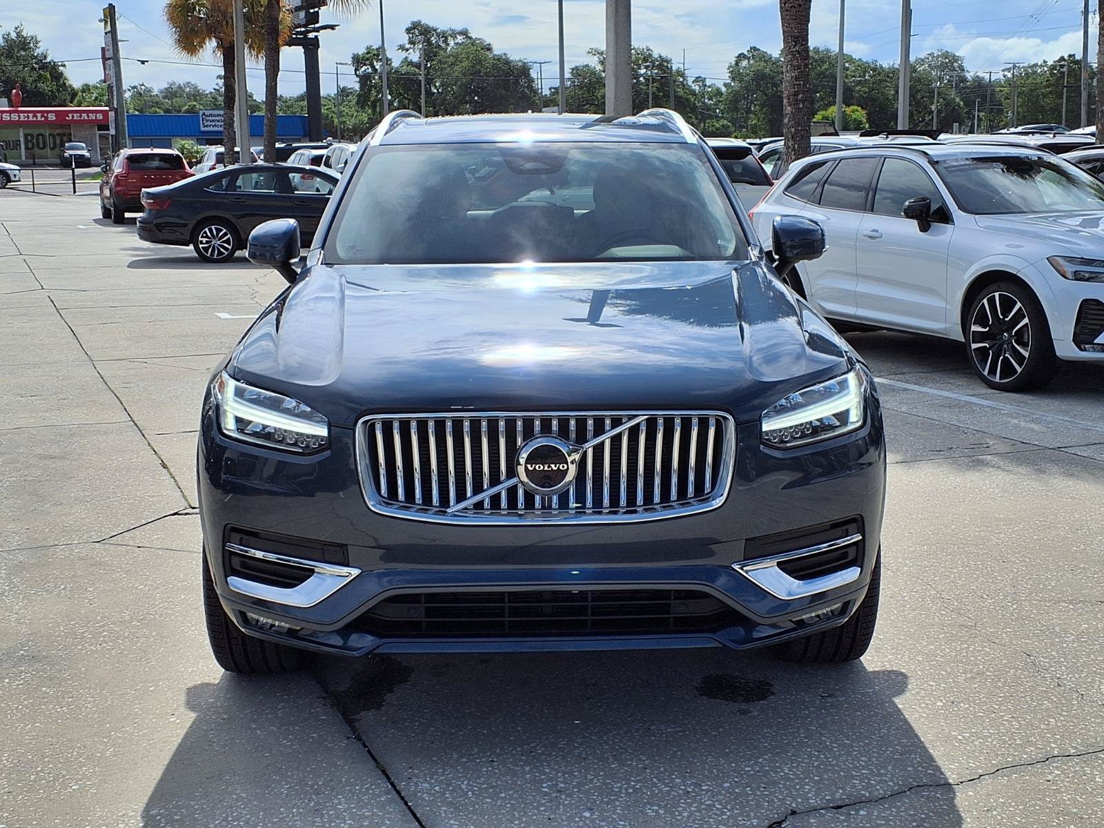 Certified 2023 Volvo XC90 B6 Plus AWD/4WD image 2