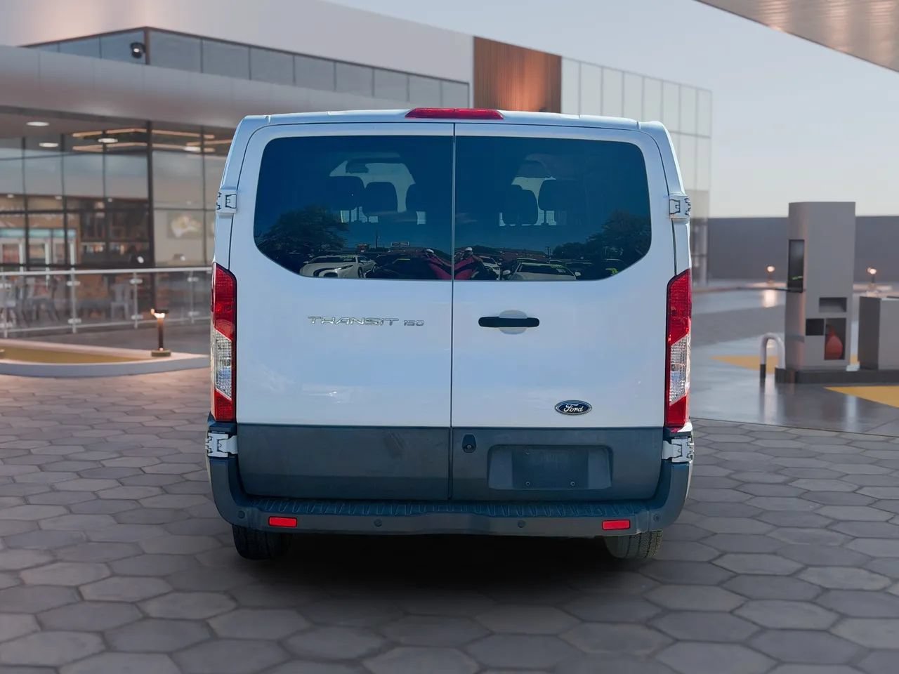 Used 2016 Ford Transit 150 XL RWD image 9