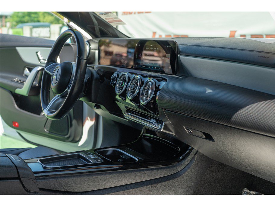 Used 2025 Mercedes-Benz CLA 250 image 34