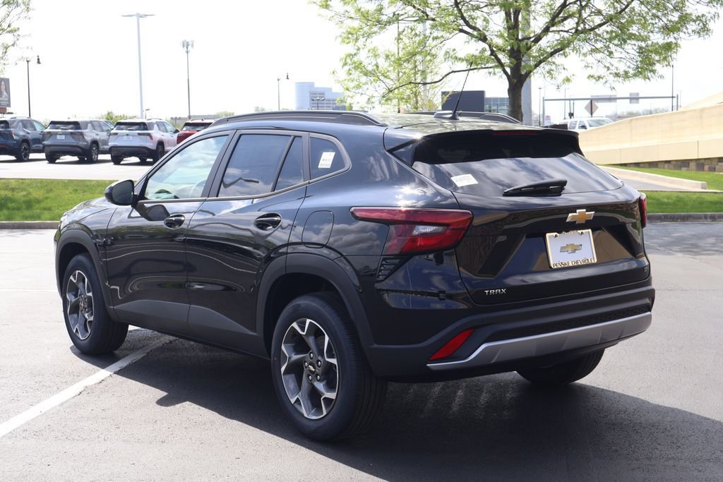 New 2026 Chevrolet Trax LT w/ Driver Confidence Package FWD image 5