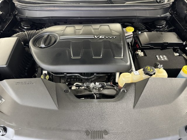 Used 2022 Jeep Cherokee Limited w/ Mopar Interior Package AWD/4WD image 29