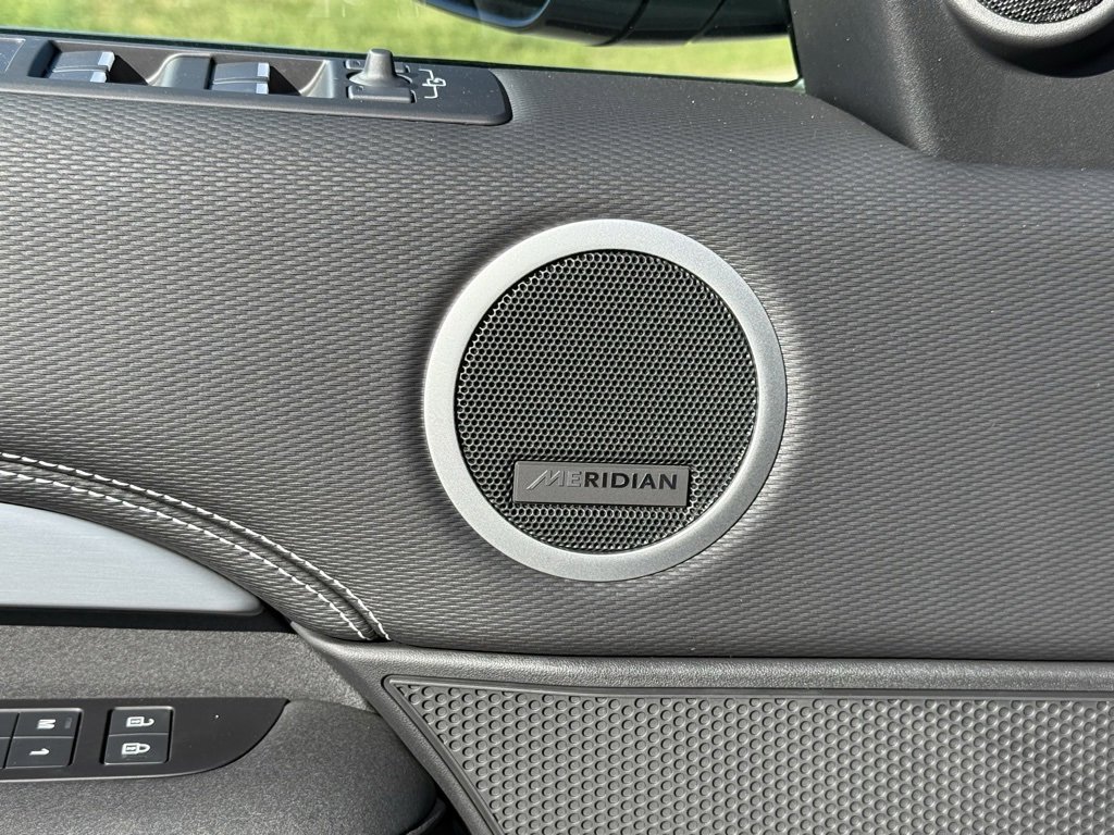 New 2026 Land Rover Discovery Limited Edition image 15