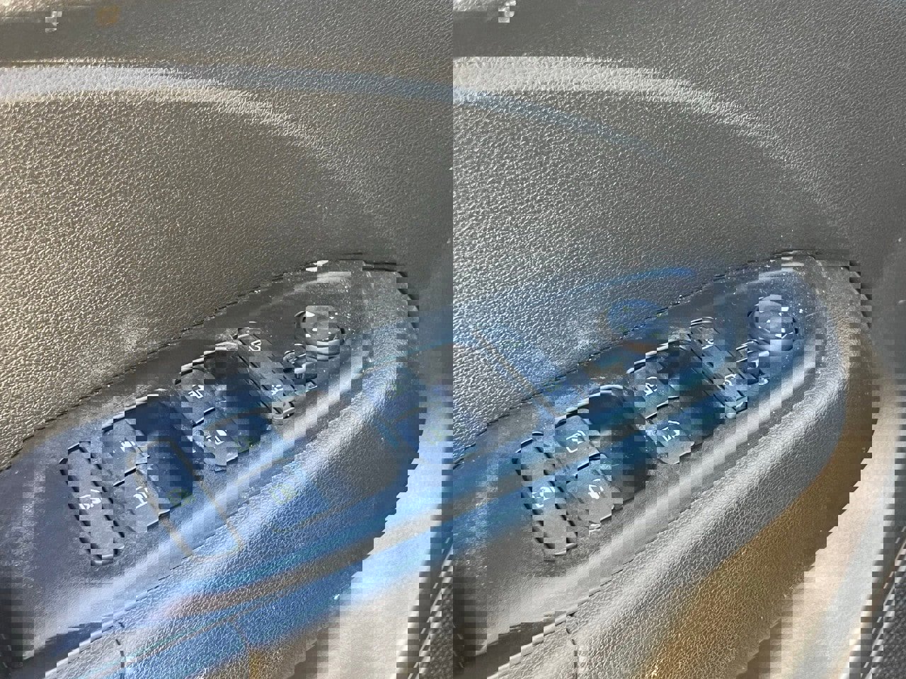 Certified 2023 Hyundai Venue SE image 10