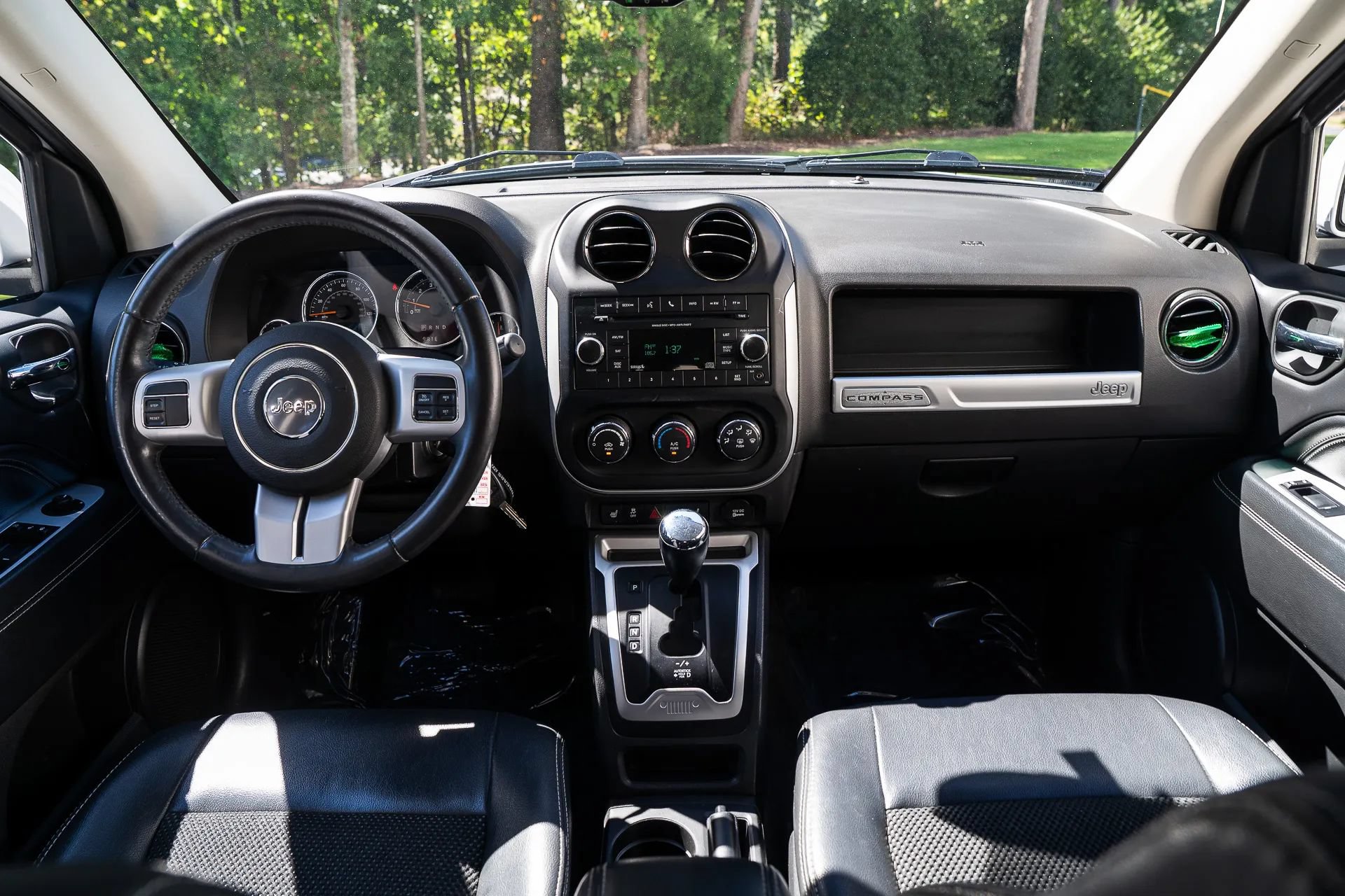 Used 2017 Jeep Compass Latitude FWD image 31