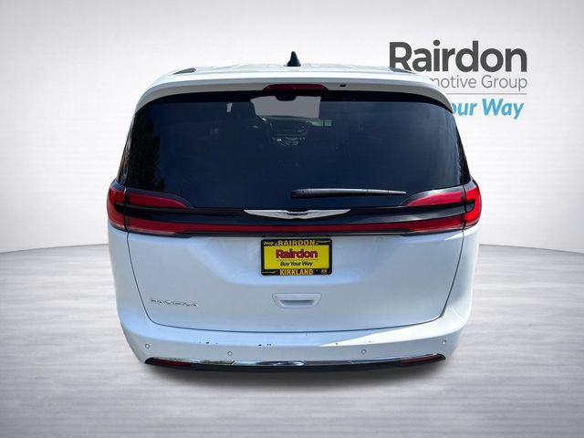 Used 2025 Chrysler Pacifica Select FWD image 6