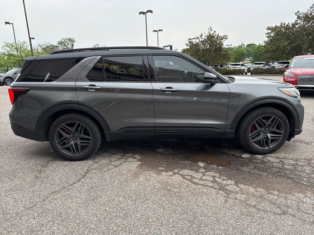 Used 2025 Ford Explorer ST AWD/4WD image 11