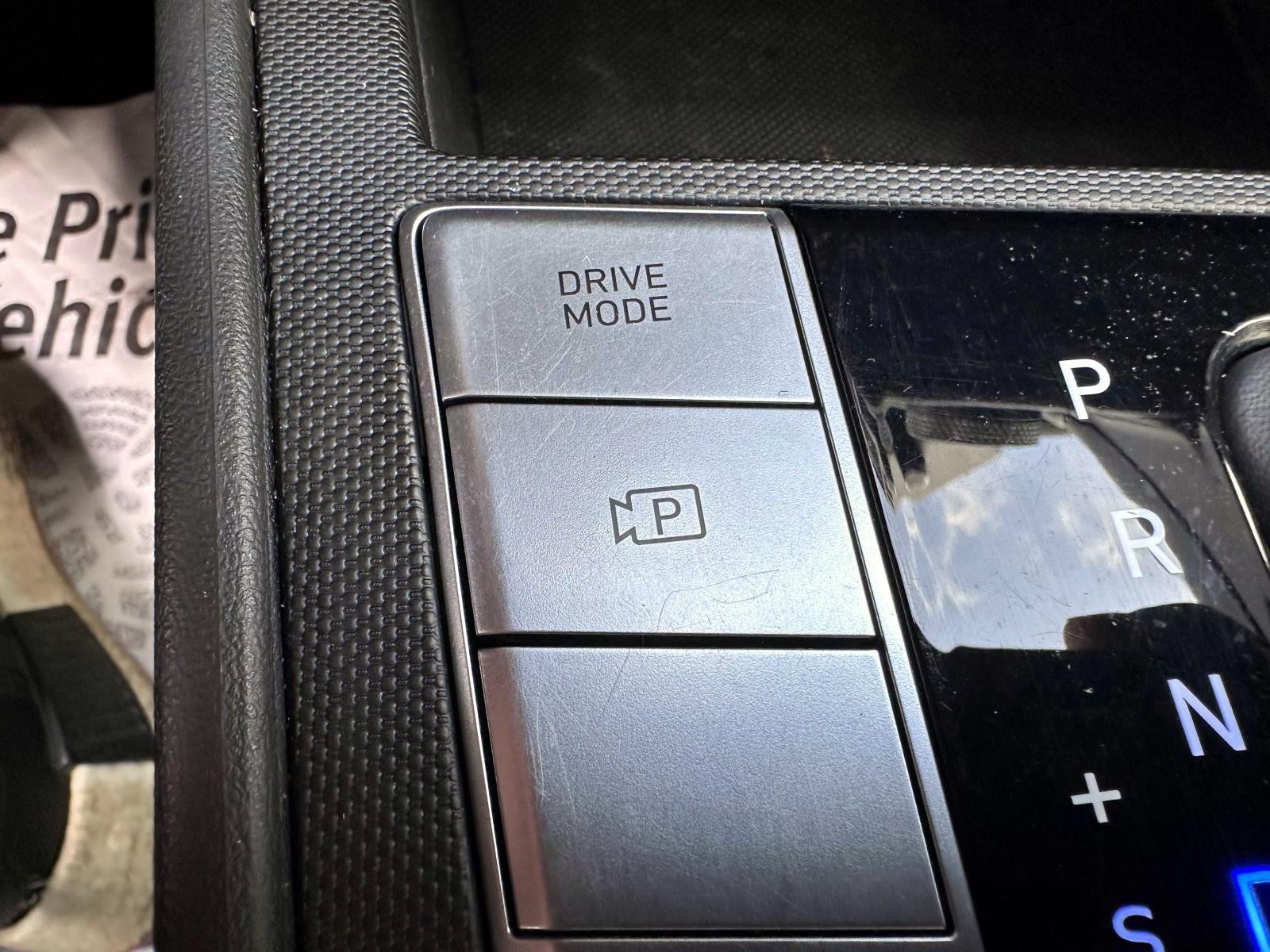 Used 2023 Hyundai Elantra SE FWD image 24