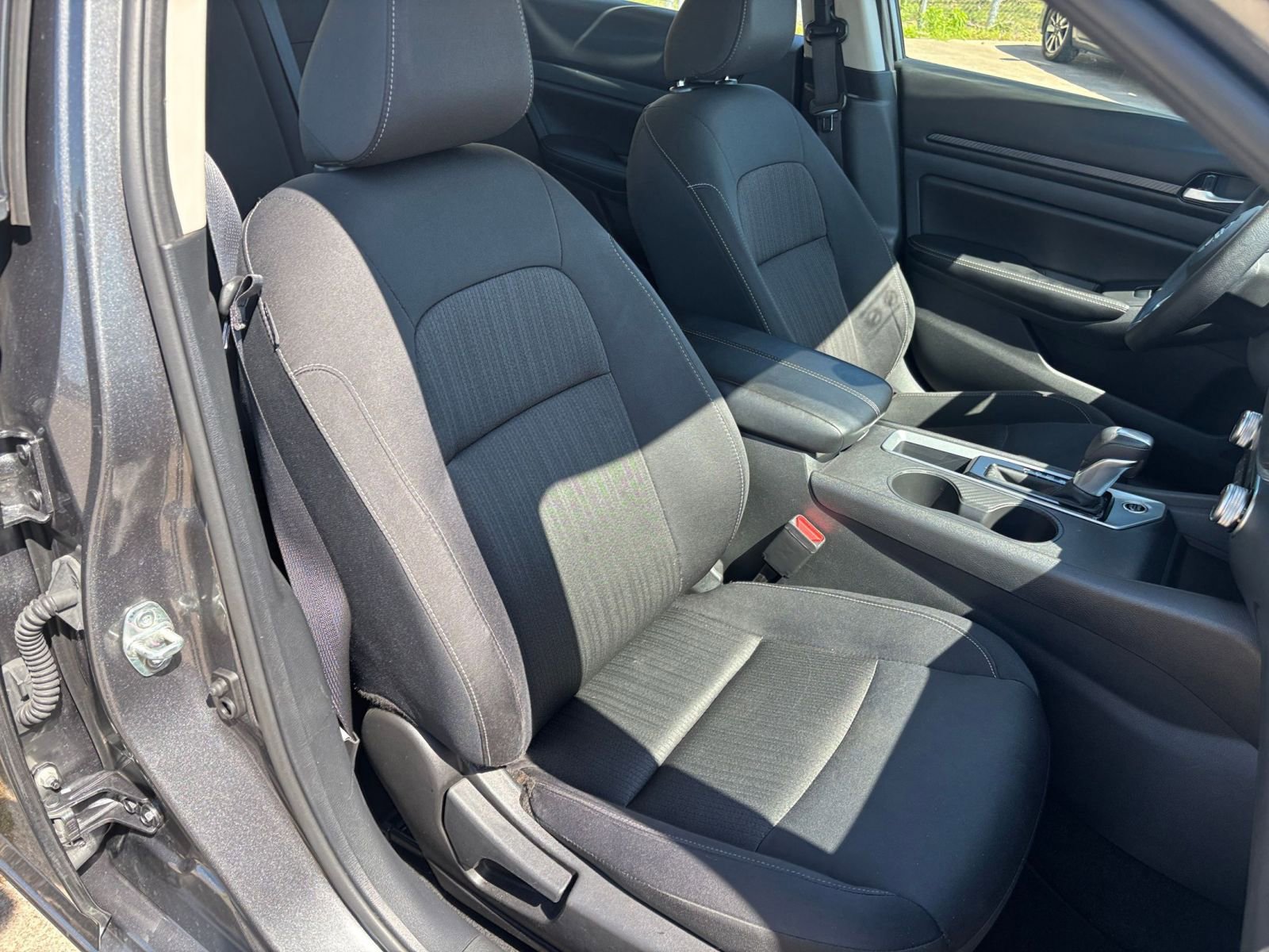 Used 2025 Nissan Altima 2.5 SV FWD image 36