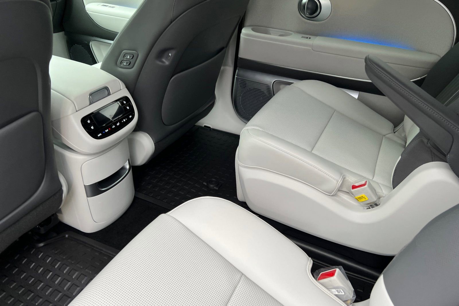 New 2026 Hyundai Ioniq 9 Calligraphy image 14