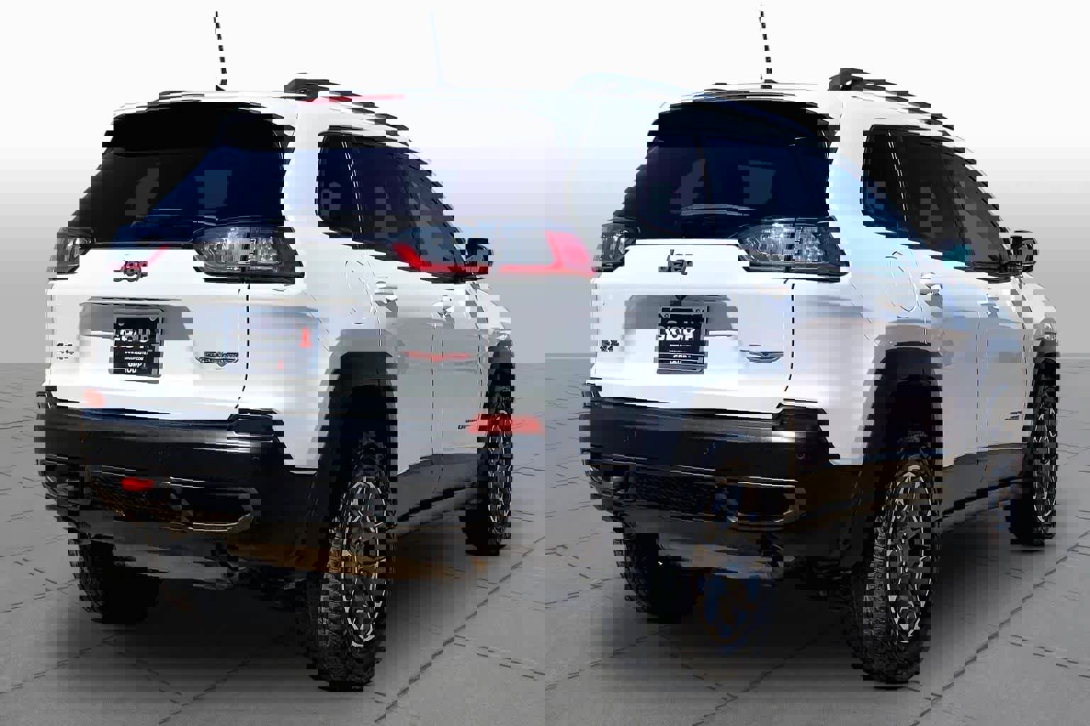 Used 2020 Jeep Cherokee Trailhawk AWD/4WD image 13