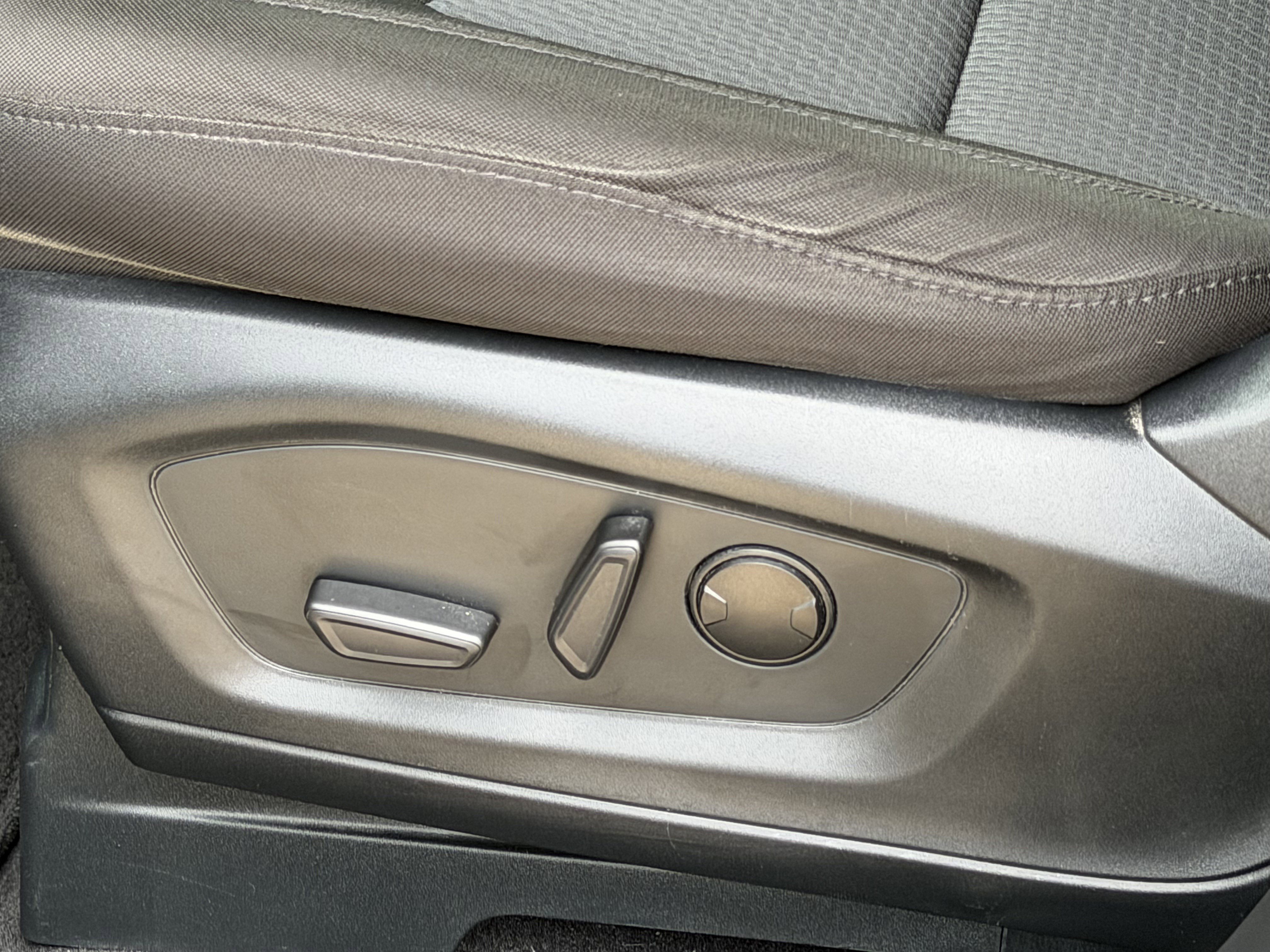 Used 2024 Ford Explorer XLT RWD image 17