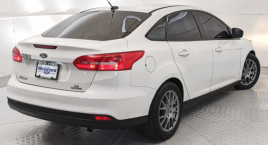 Used 2015 Ford Focus SE FWD image 3