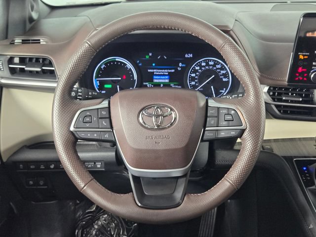 Used 2024 Toyota Sienna Platinum AWD/4WD image 25