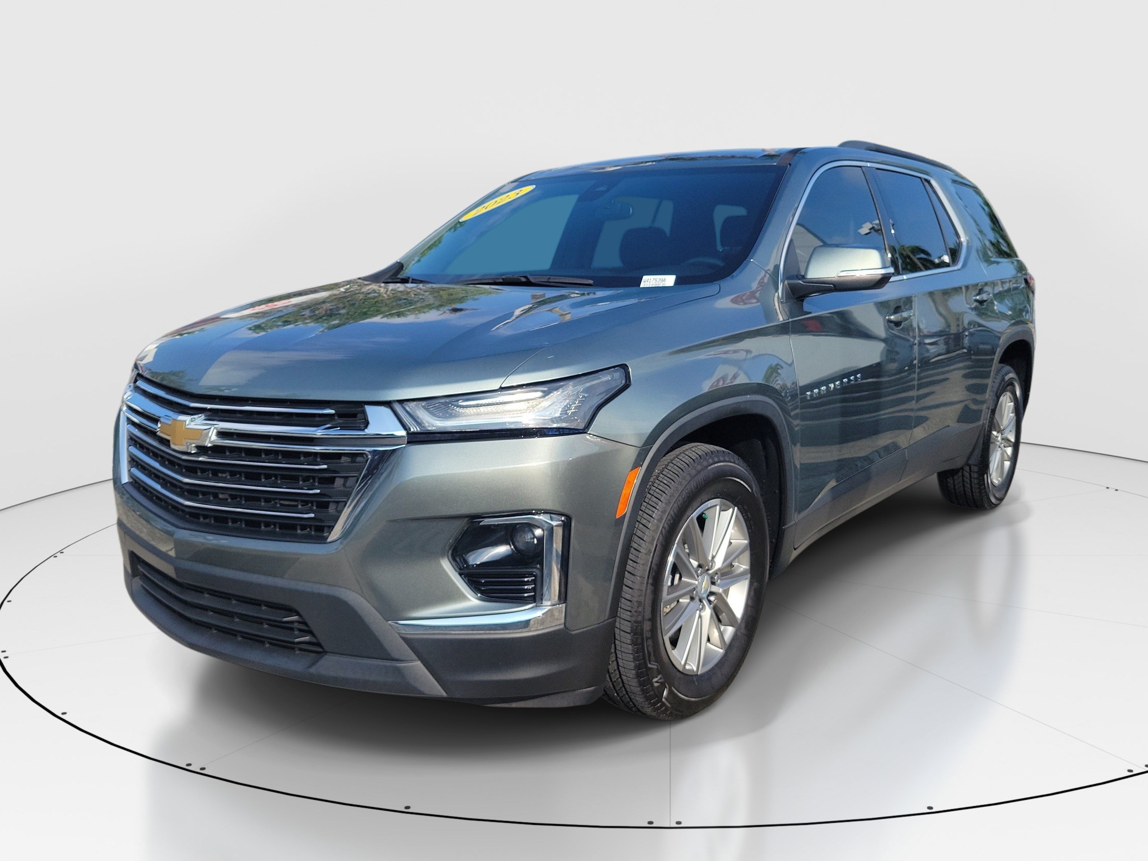 Used 2023 Chevrolet Traverse LT FWD image 3