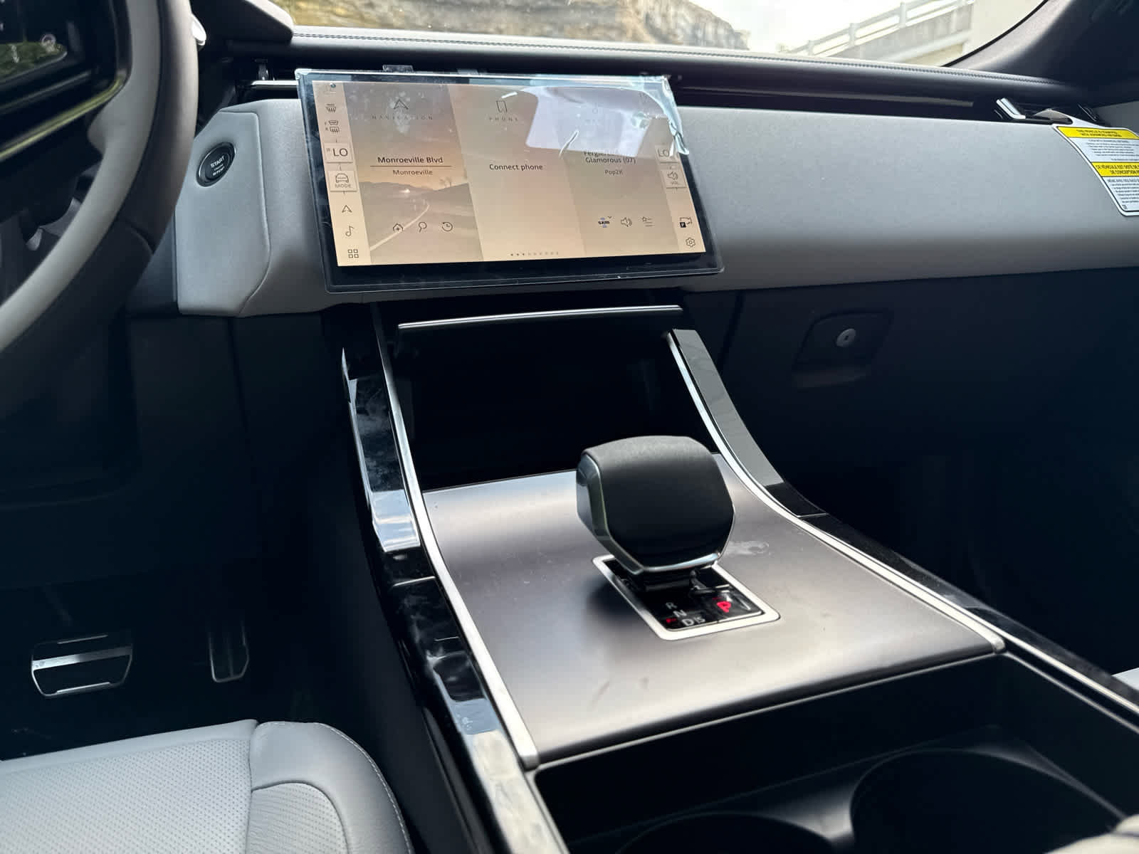 New 2026 Land Rover Range Rover Velar Dynamic SE image 9
