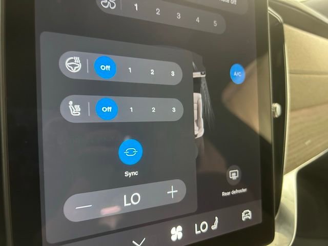 Used 2025 Volvo XC90 B5 Plus AWD/4WD image 23