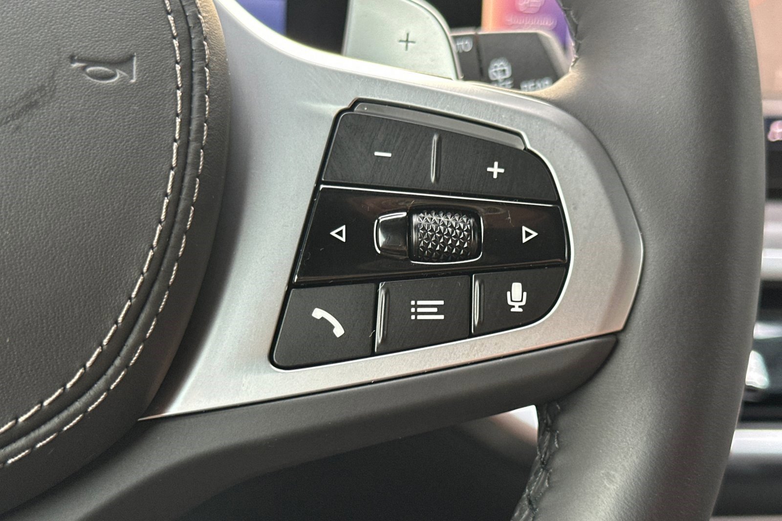 Used 2026 BMW X5 xDrive40i w/ M Sport Package image 31