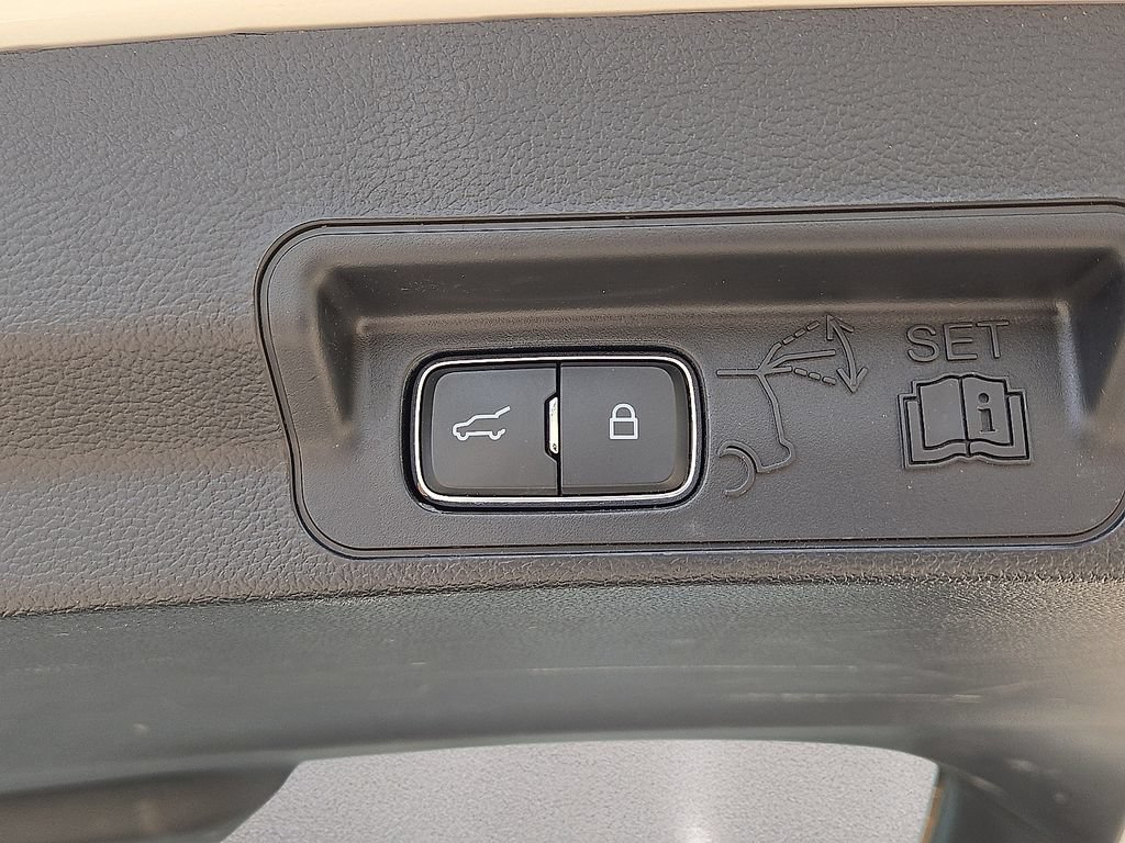 Used 2025 Ford Explorer ST-Line w/ ST-Line Street Pack AWD/4WD image 14