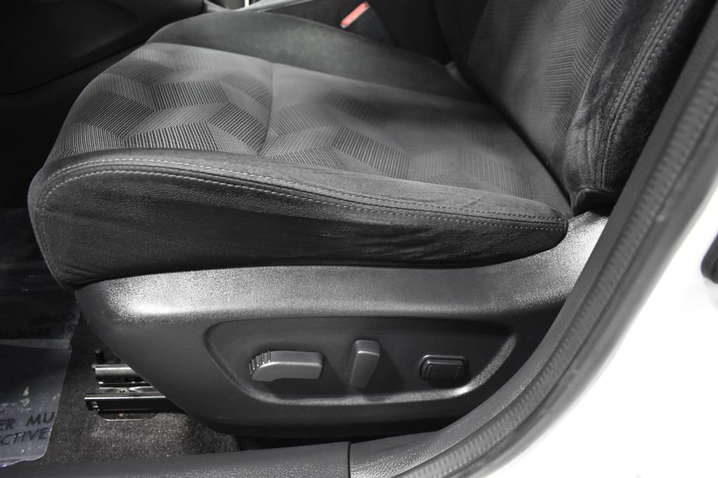 Used 2014 Nissan Rogue SV w/ SV Premium Package FWD image 18
