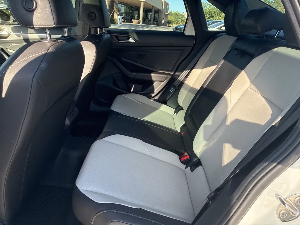 Used 2019 Volkswagen Jetta R-Line w/ R-Line Cold Weather Package image 9