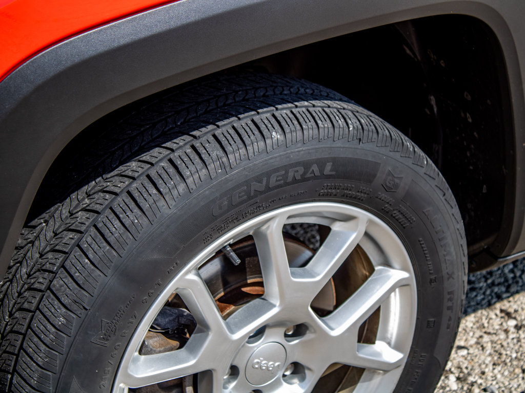 Used 2020 Jeep Renegade Latitude w/ Cold Weather Group AWD/4WD image 16