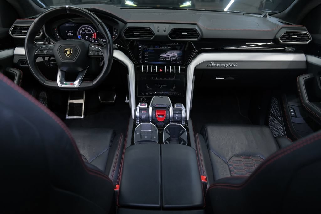 Used 2021 Lamborghini Urus AWD/4WD image 58