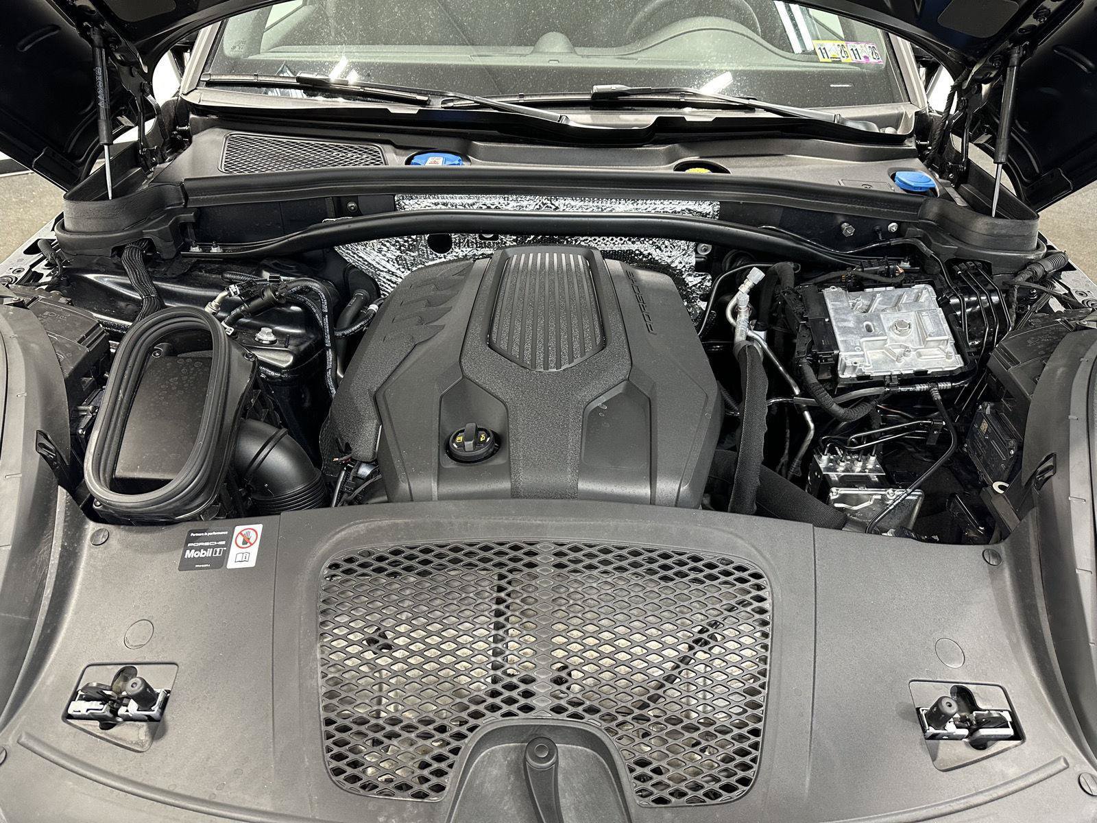 Certified 2026 Porsche Macan AWD/4WD image 45