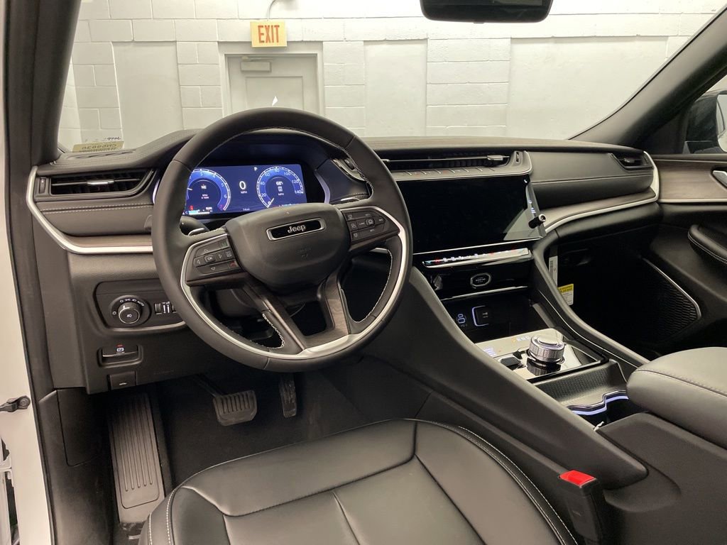 New 2026 Jeep Grand Cherokee Limited w/ Limited Altitude Package image 9