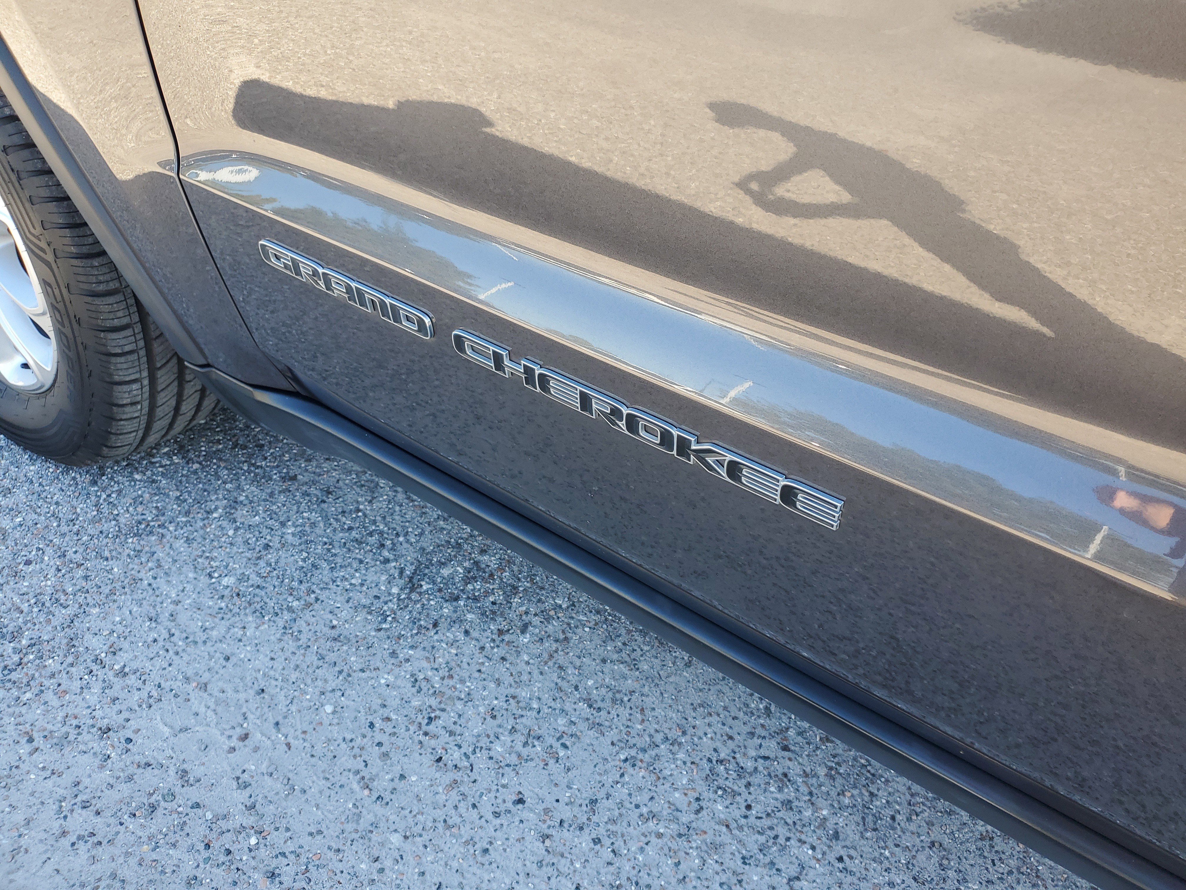 Used 2021 Jeep Grand Cherokee Laredo image 7