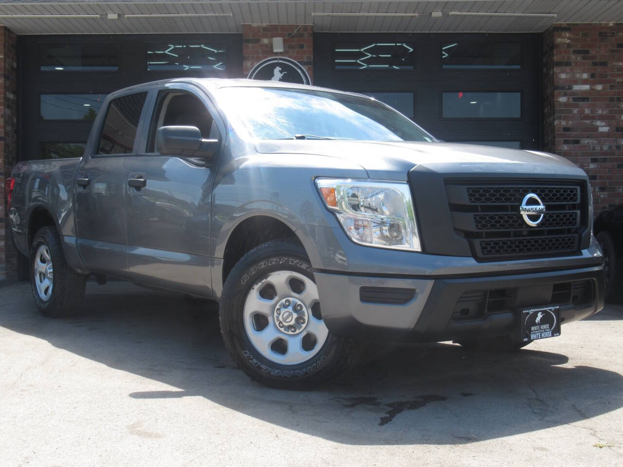 Used 2023 Nissan Titan S AWD/4WD image 2