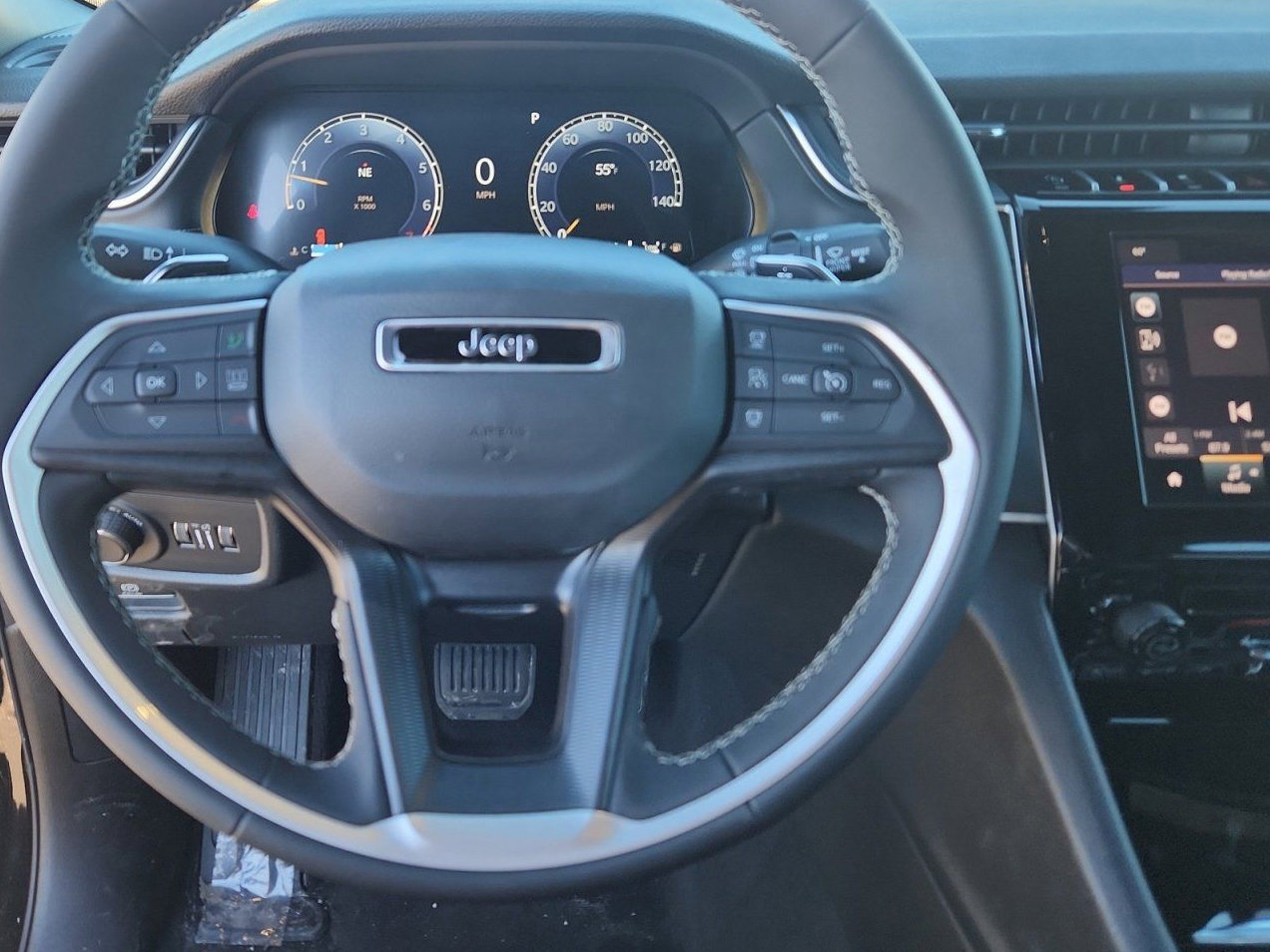 New 2026 Jeep Grand Cherokee L Laredo w/ Trailer Tow Package AWD/4WD image 13