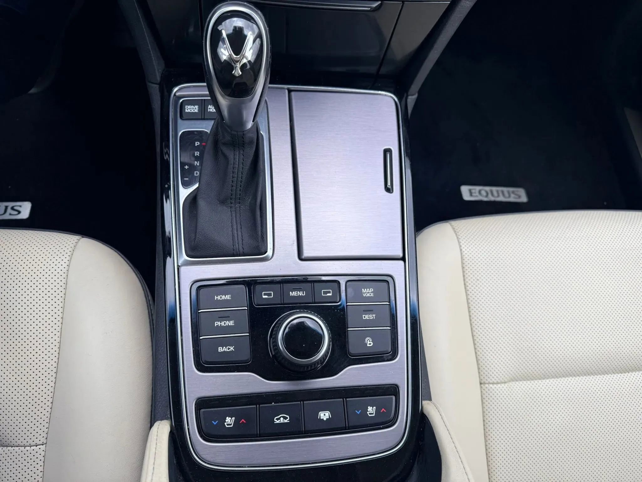 Used 2014 Hyundai Equus Signature RWD image 9
