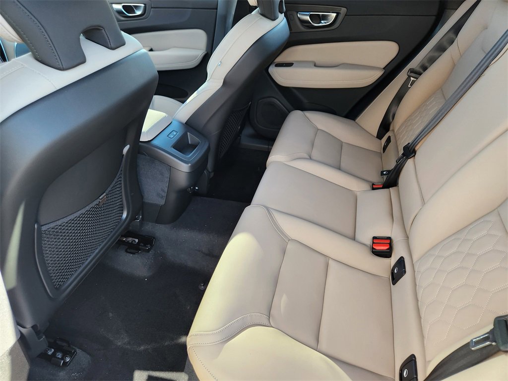 New 2026 Volvo XC60 B5 Plus w/ Climate Package image 18