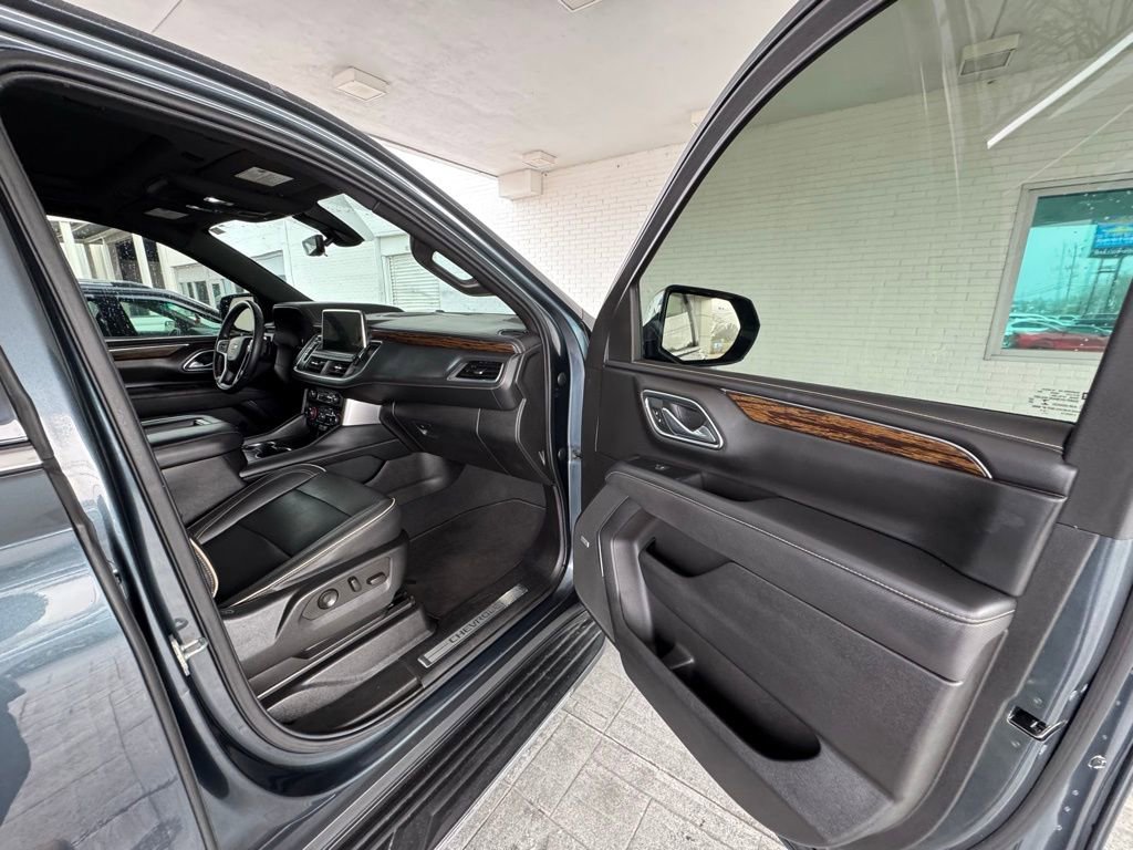 Used 2021 Chevrolet Suburban Premier w/ Premium Package RWD image 16