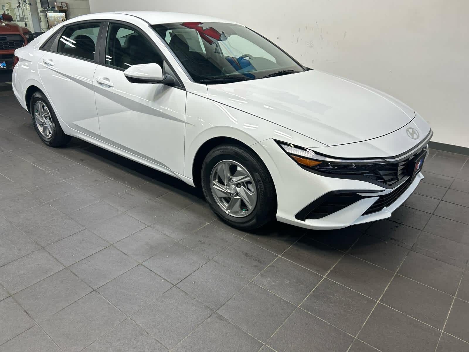 New 2026 Hyundai Elantra SE FWD image 2