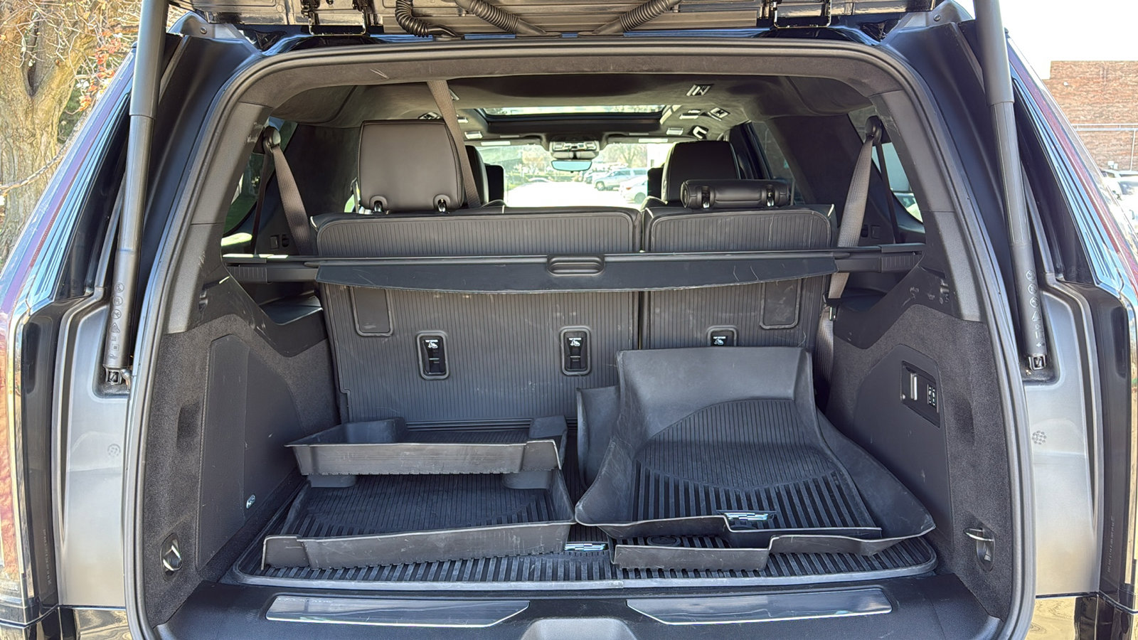 Certified 2025 Cadillac Escalade ESV V image 28