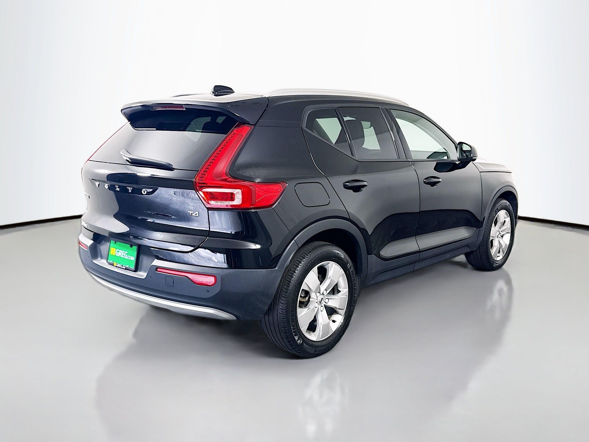 Used 2022 Volvo XC40 T4 Momentum FWD image 10