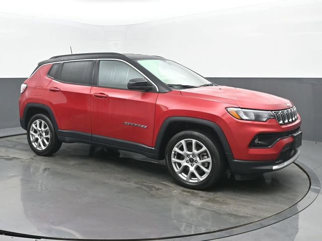 Used 2025 Jeep Compass Limited image 7