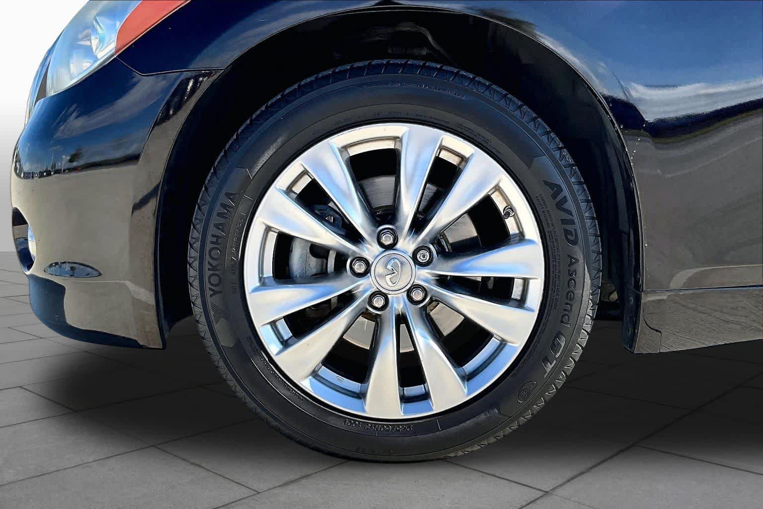 Used 2012 INFINITI M37 w/ Deluxe Touring Pkg RWD image 10