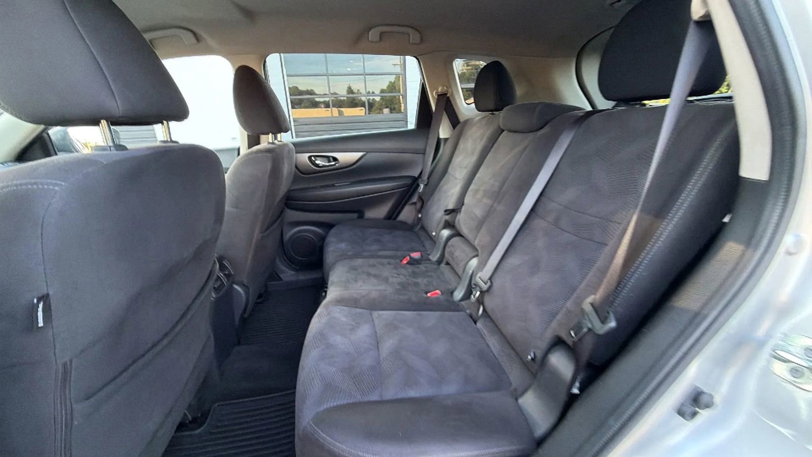 Used 2015 Nissan Rogue SV AWD/4WD image 41